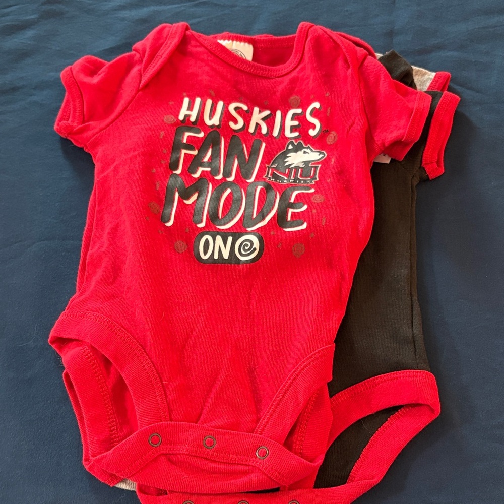 Rivalry Threads Red Huskies Fan Mode Bodysuit